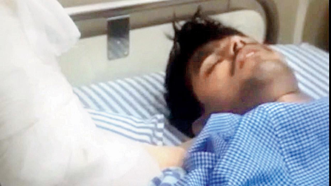 Thane: Goons attack teens with knife at Upvan park