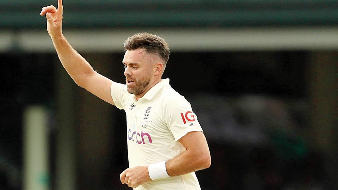 Jimmy, Wood strike late on rain-hit day