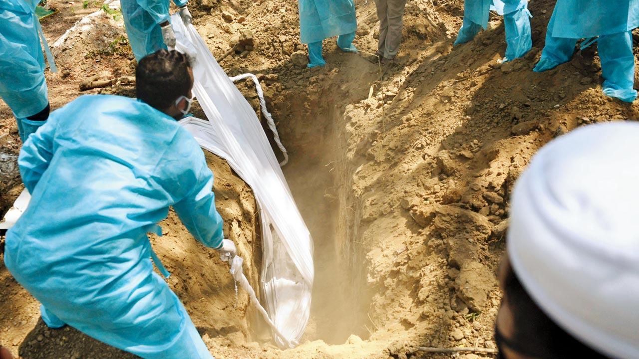 Covid-19: Bombay Parsi Punchayet backs usual funeral; priest says can’t silence rules