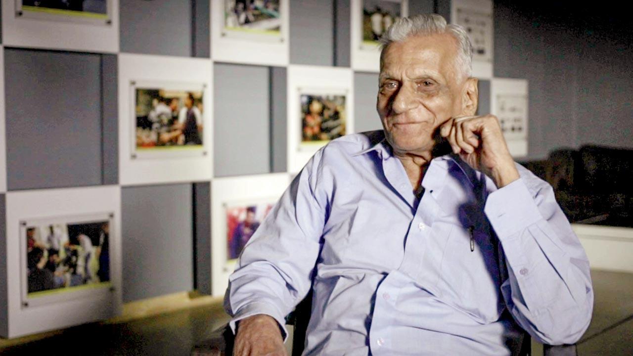 Octogenarian SM Anwar used to clean sockets and cables for a company in Pune, before he landed the job of camera operator on Ramesh Sippy’s Sholay (1975). Pics Courtesy/Hemant Chaturvedi