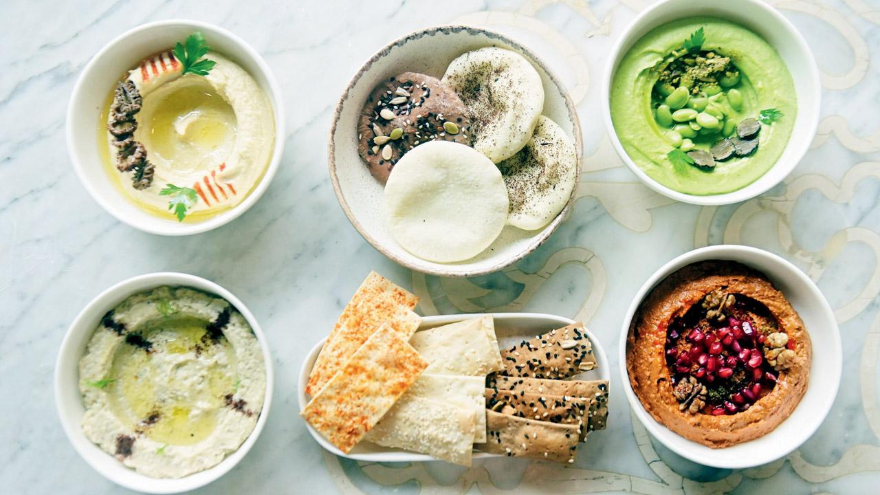 Chefs were asked to include ingredients such as amaranth, lotus stem, jackfruit, gucchi, gondhoraj lebu, kokum, colocasia, foxtail millet, gooseberry and nolen gur in the dishes. Pics/Bipin Kokate