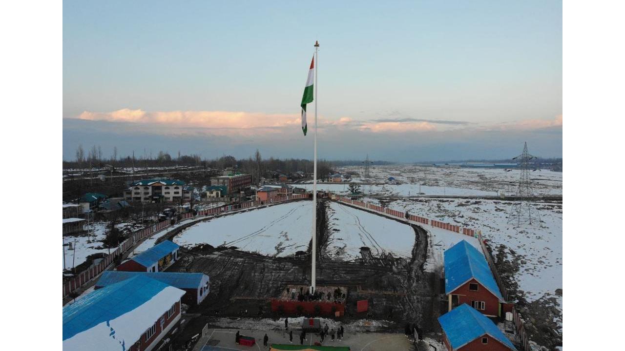 Chinar Corps with Punit Balan Group Inaugurates High Mast National Flag At Shopian On Republic Day