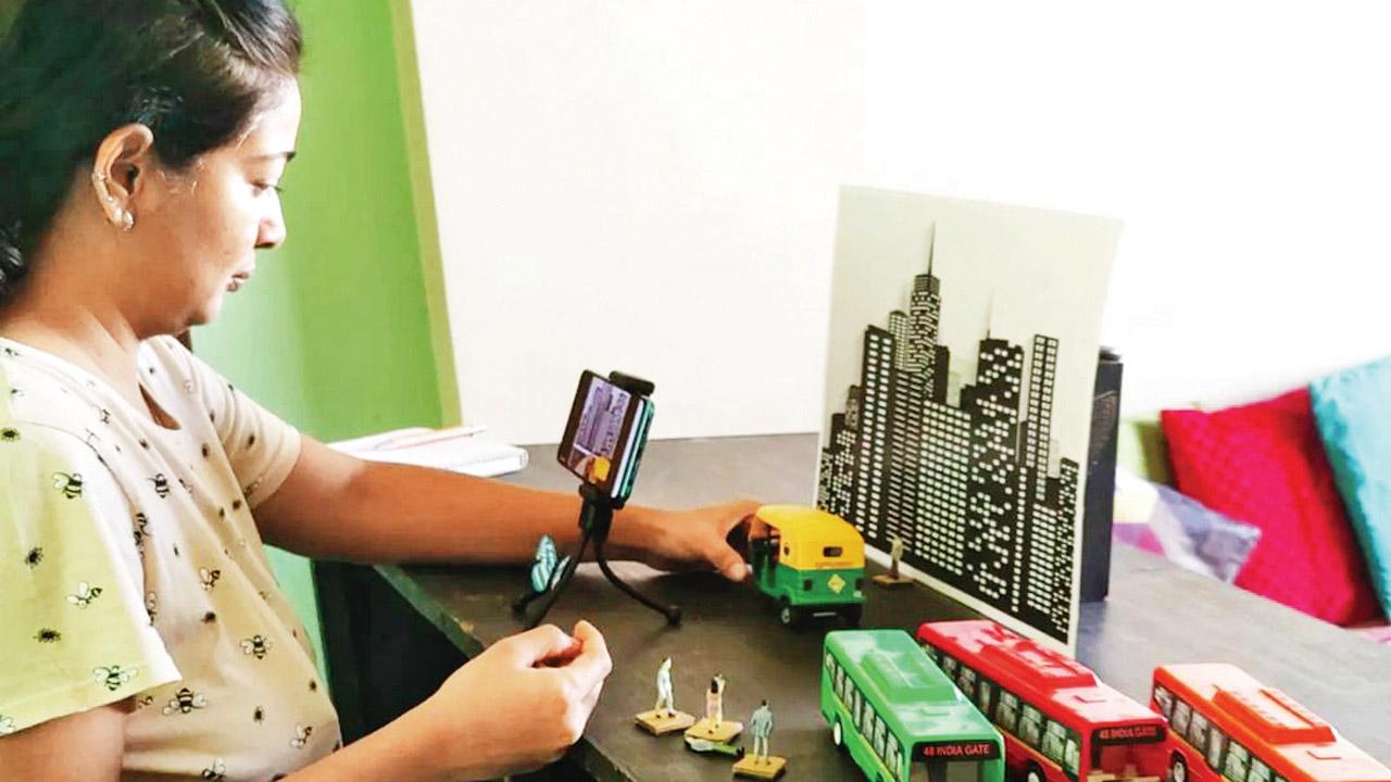 Choiti Ghosh filming her project, Khidkiyaan