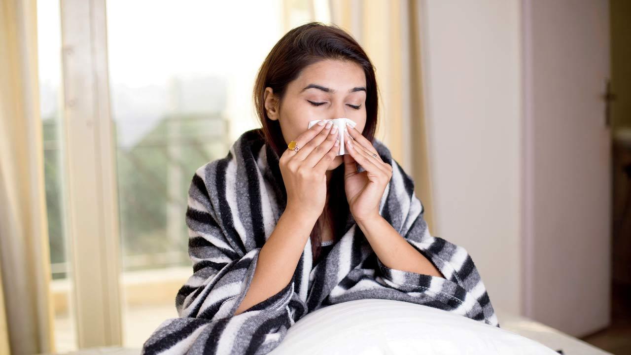 Striking similarities between flu, Omicron symptoms worry experts