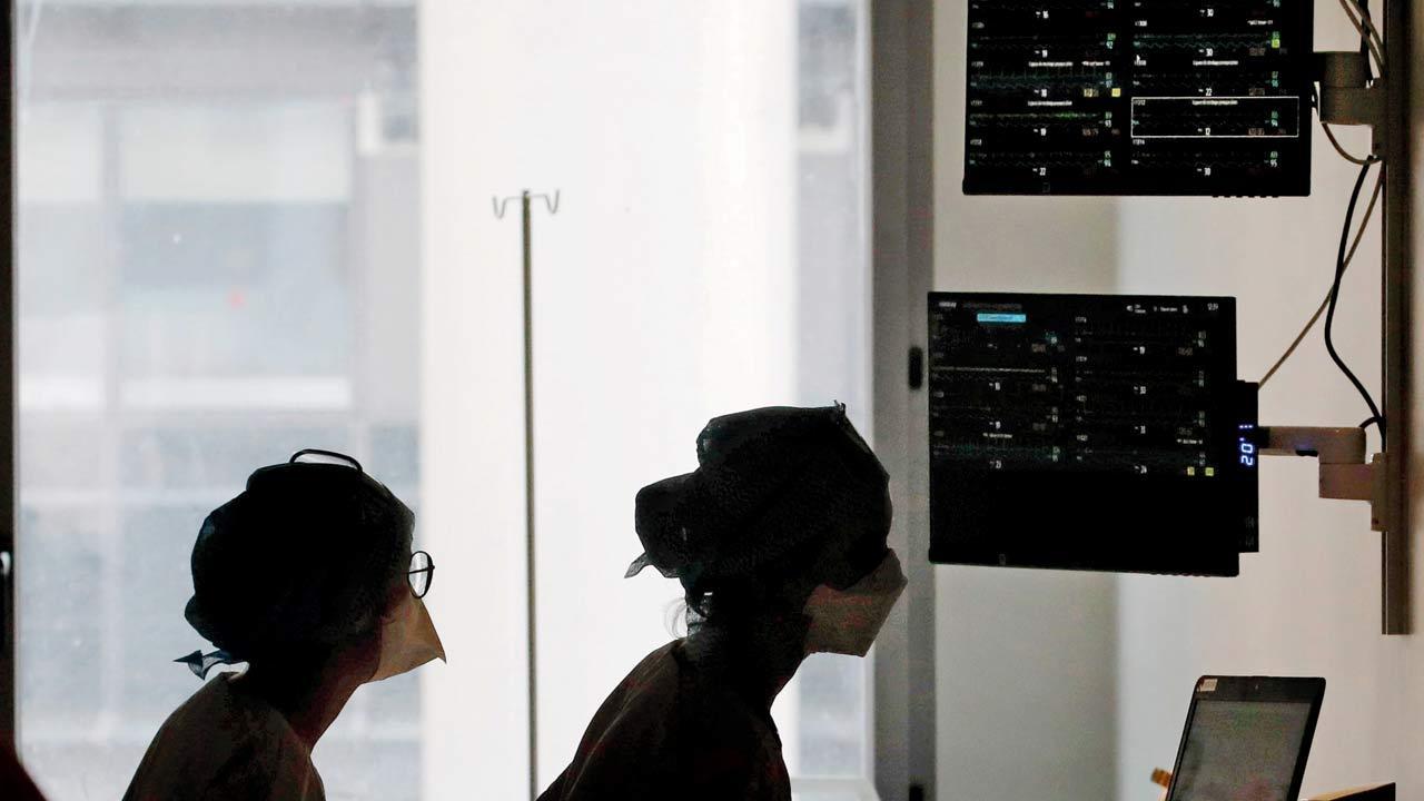 Covid-infected medics forced to work in France