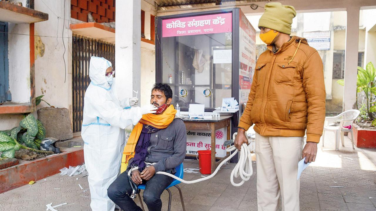 Deaths significantly less in 3rd wave: Govt