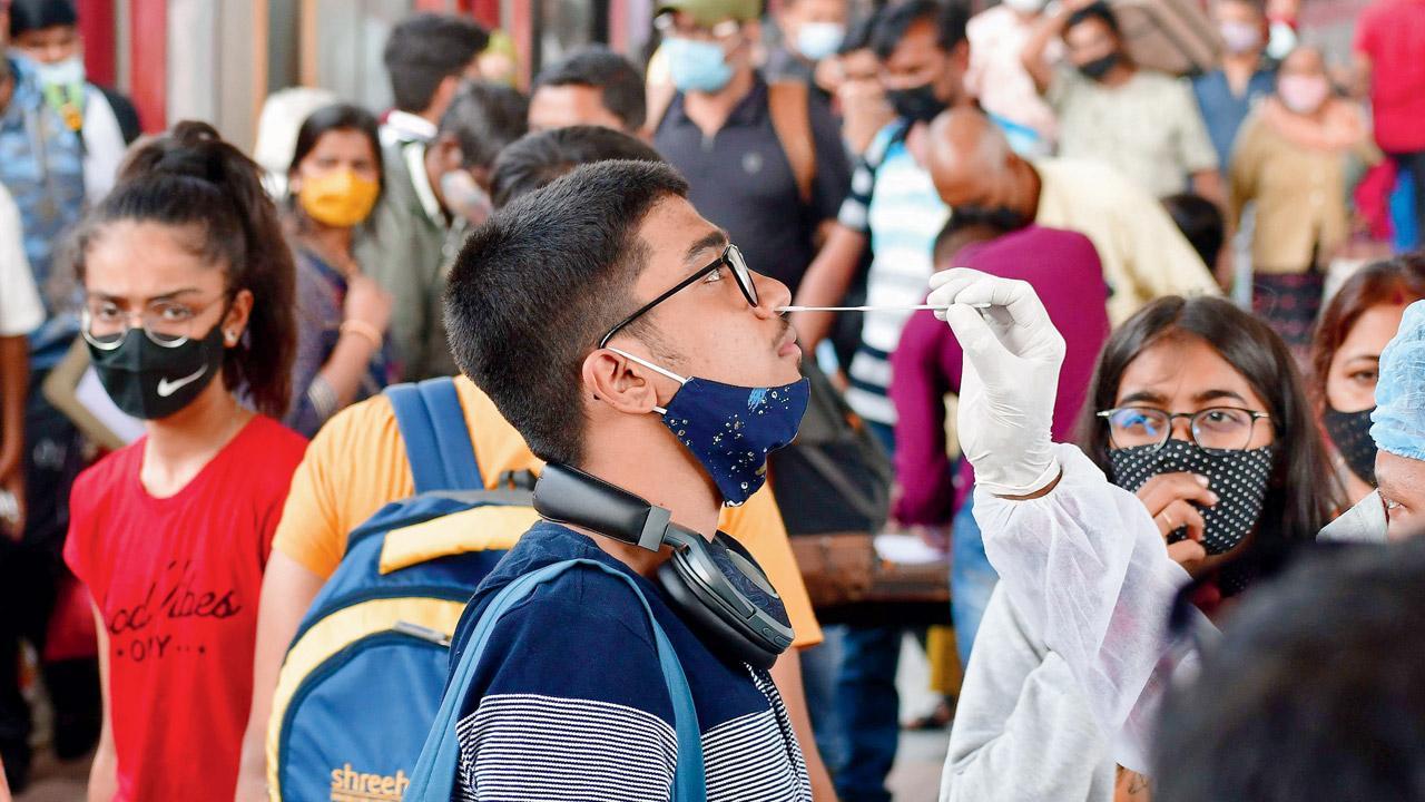 Daily Covid-19 deaths drop in Mumbai, cases rise marginally