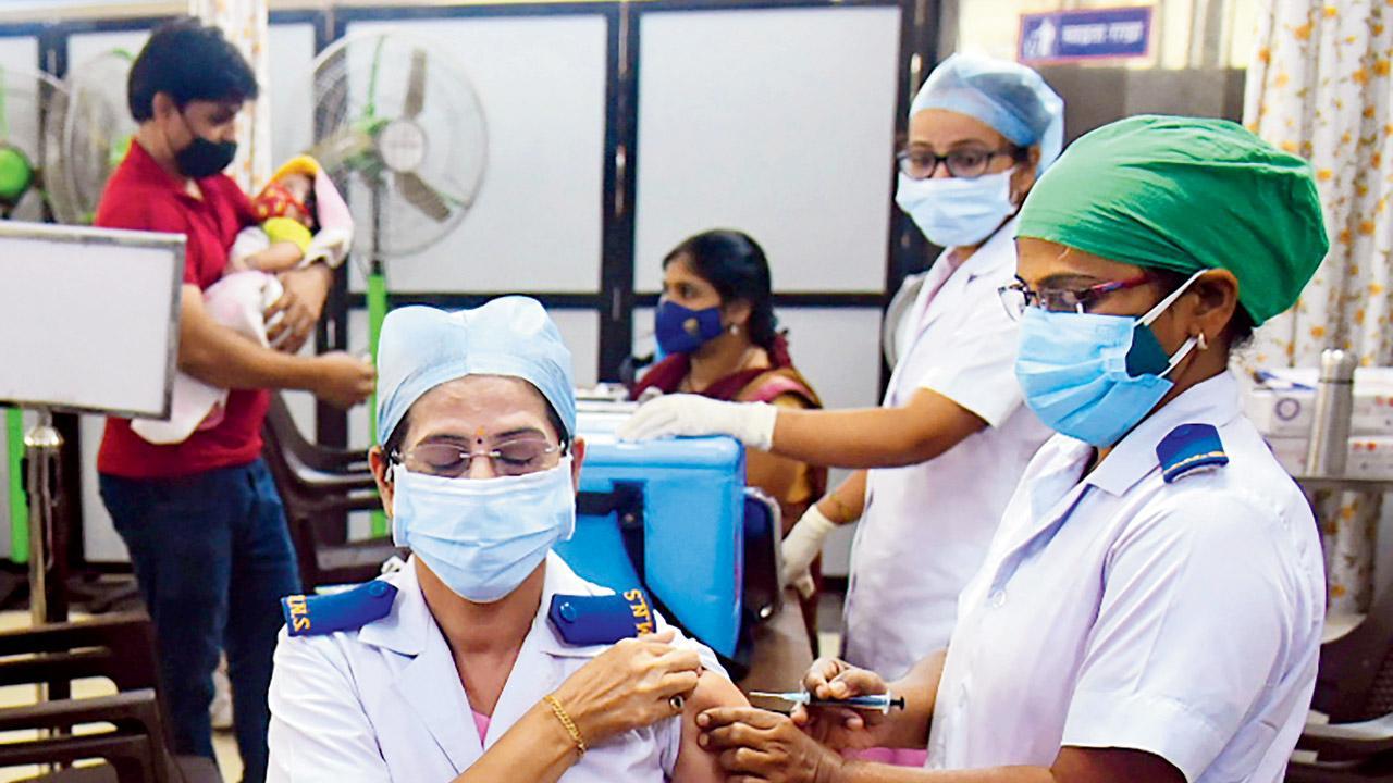Mumbai: Only 39,000 of 90,000 healthcare workers took booster shot