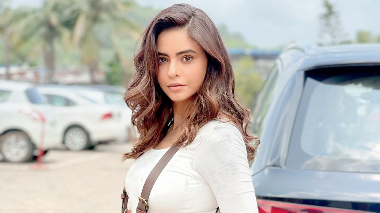  Aamna Sharif 