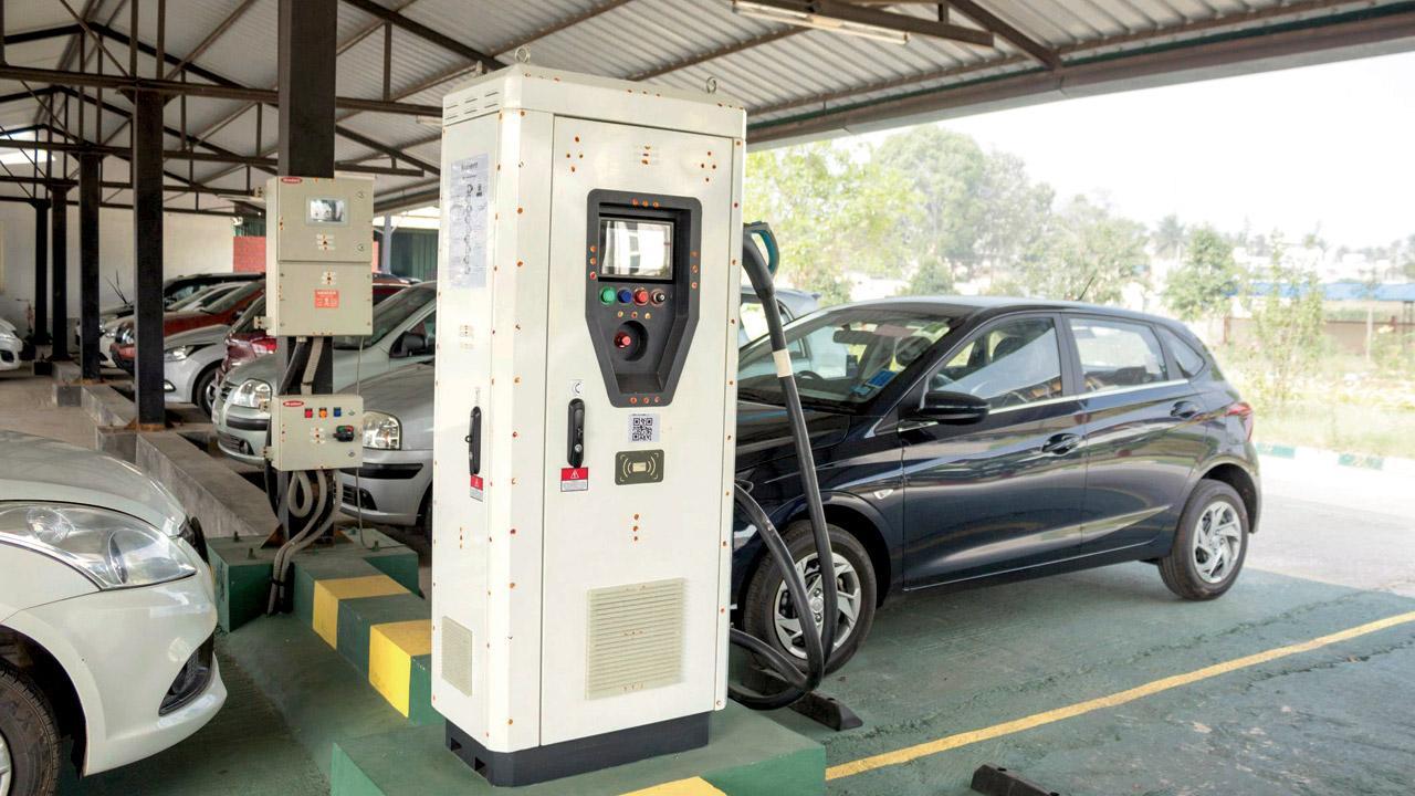 Maharashtra ranks 2nd with 13 per cent share in overall electric vehicle sales