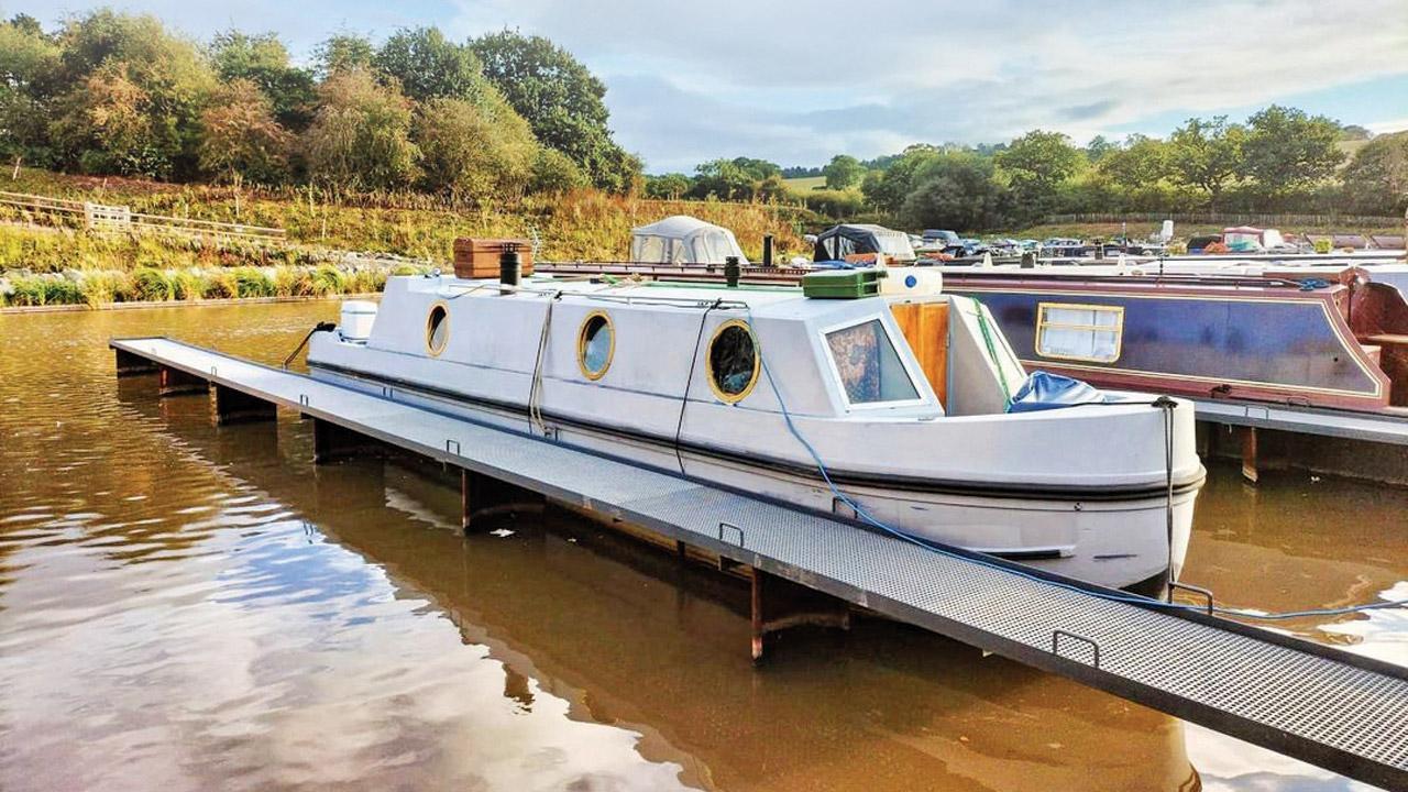 From paying $1,642 a month with rent, gas and electric, her expense now is just $347 a month on the boat. Pics/Instagram