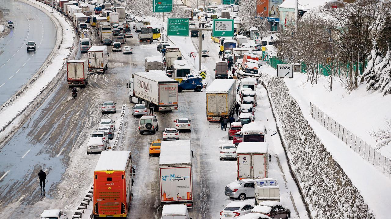 Thousands stranded in Istanbul, Athens due to snow