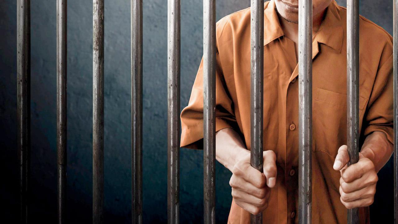 Mumbai: DCP expels repeat offenders to make zone 12 free of crime