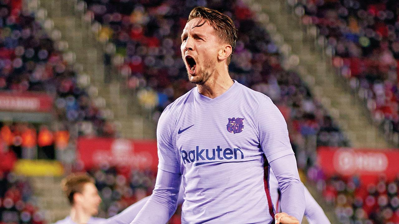 Luuk de Jong’s header gives Barcelona 1-0 win