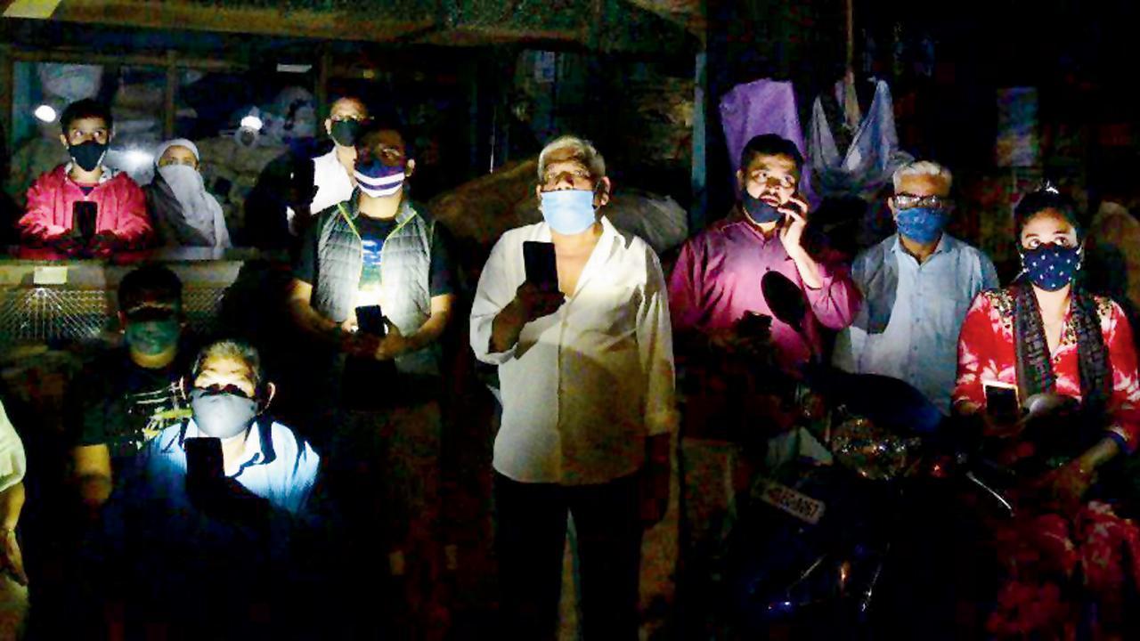 Cold and dark night for Kalina society members