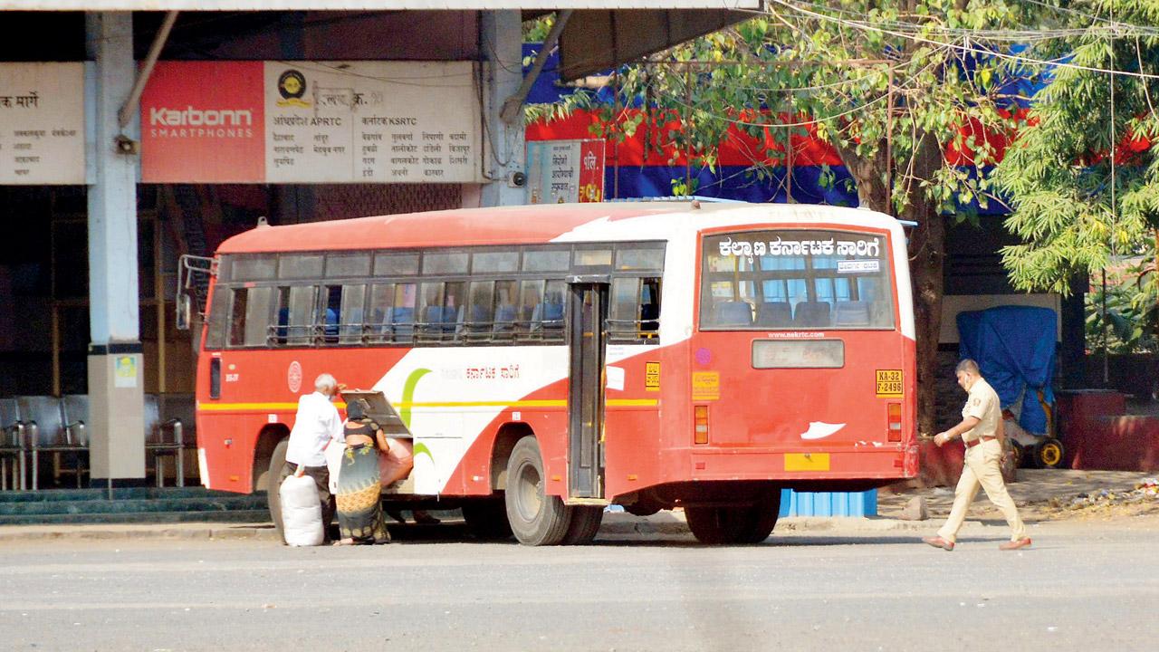 The Nehru Nagar ST stand at Kurla bears a deserted look on Wednesday. Pic/Sayyed Sameer Abedi