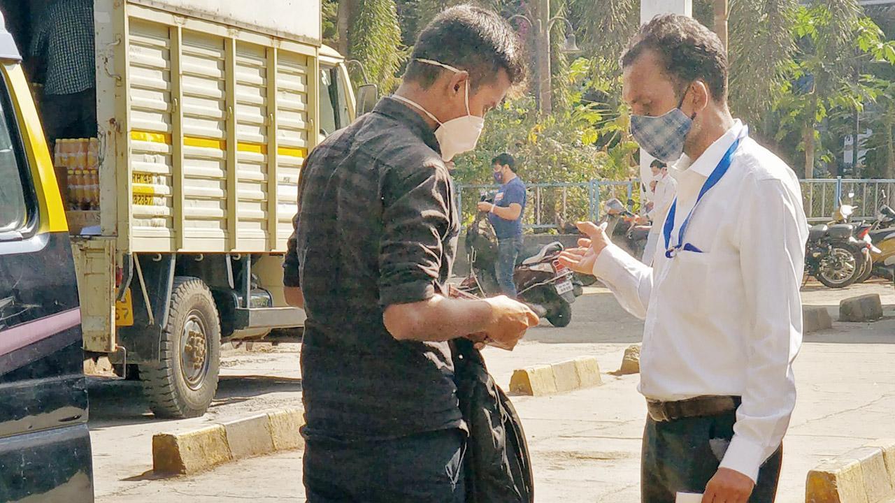 With BMC’s blessings, clean-up marshals move their racket to rail stations