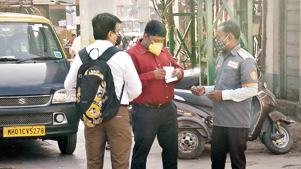 The man in red shirt was collecting fine and claimed to be the supervisor of the marshals on Thursday