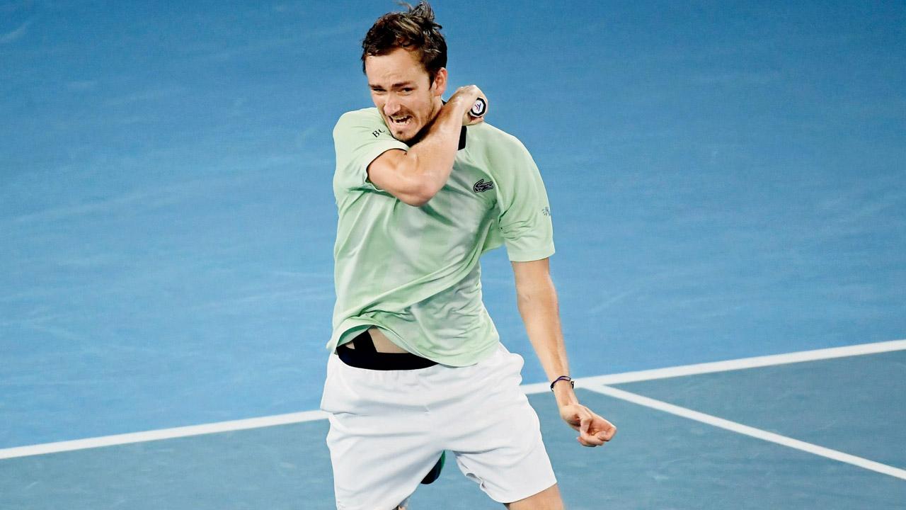 Daniil Medvedev returns to Stefanos Tsitsipas