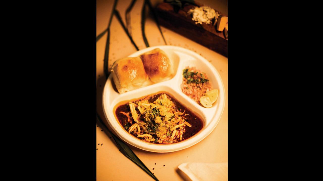 Late Shekhar Shetty, who ran Krishna for nearly 40 years, was known most for his usal and misal pav that he served at Prabhakar eatery in the Dadar East neighbourhood. The dishes have made a comeback on Krishna’s new menu