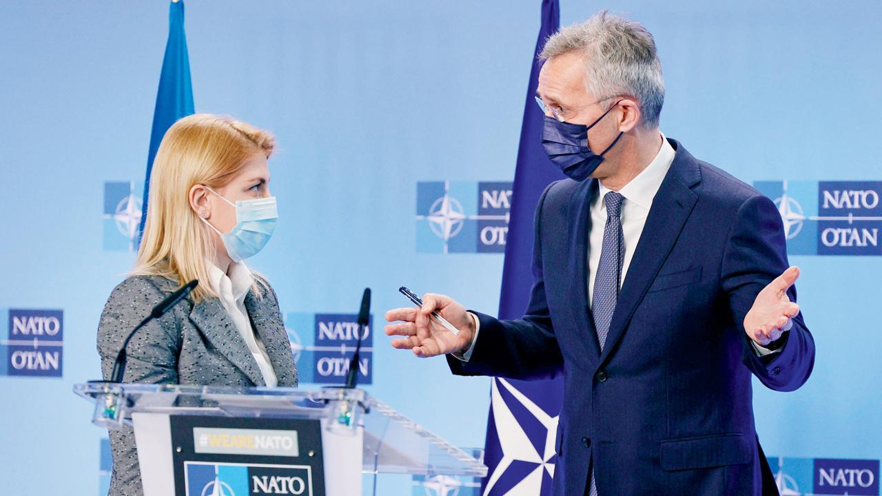 NATO again warns Russia of further military aggression against the Ukraine
