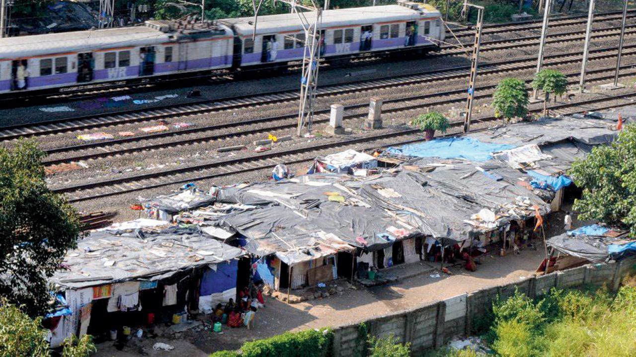 13,000 slum dwellers near railway tracks get 7-day eviction notice in Mumbai
