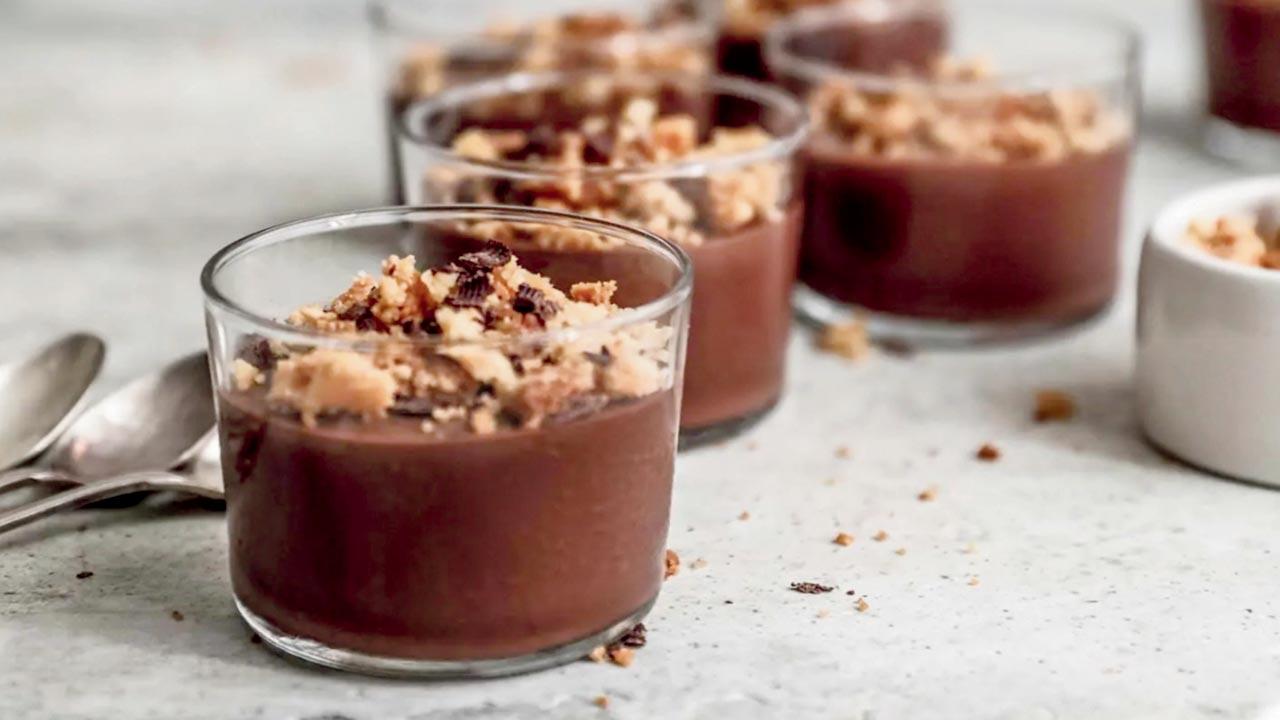 Chocolate pot de crème with walnut crumble