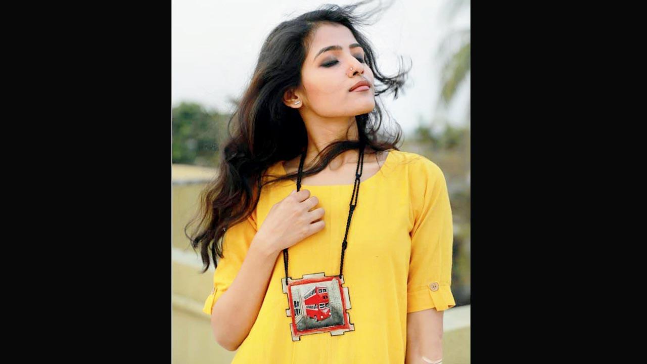 A BEST bus locket made by @anki_bunki_aditi on Instagram.