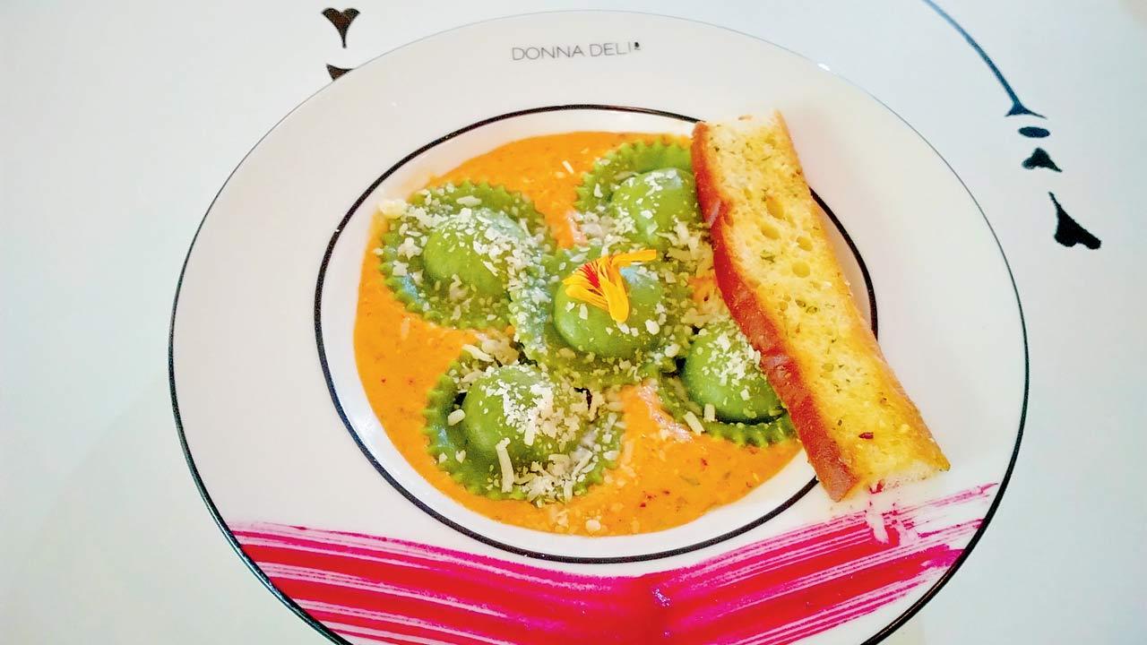 Ravioli paprika sauce