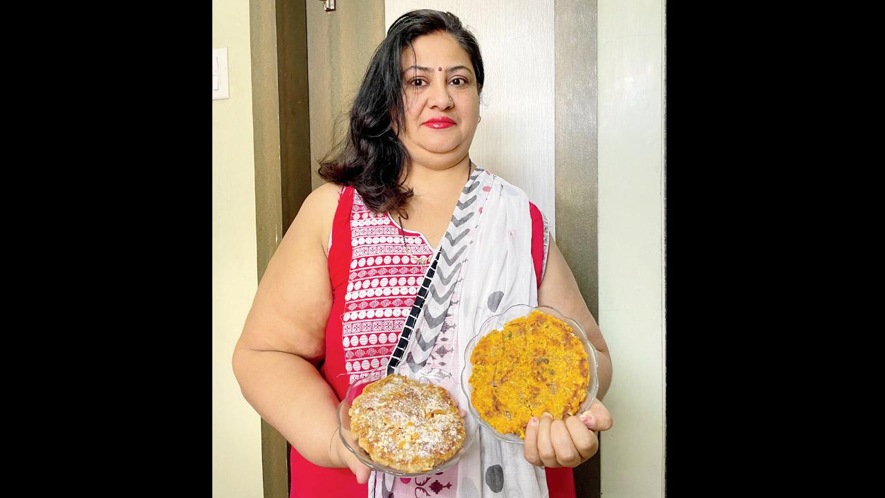 Home chef Renu Sachdev, who runs Ulike food service in Ulhasnagar, says longevity of both snacks makes them ideal for long hauls