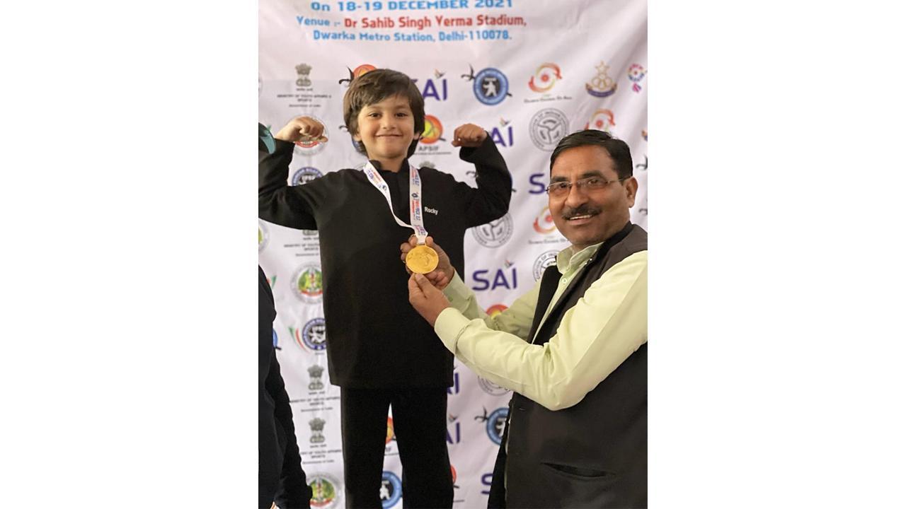 Bollywood star Sartaaj Kakkar‘s brother Mairaaj Kakkar soaring High with his boxing skills