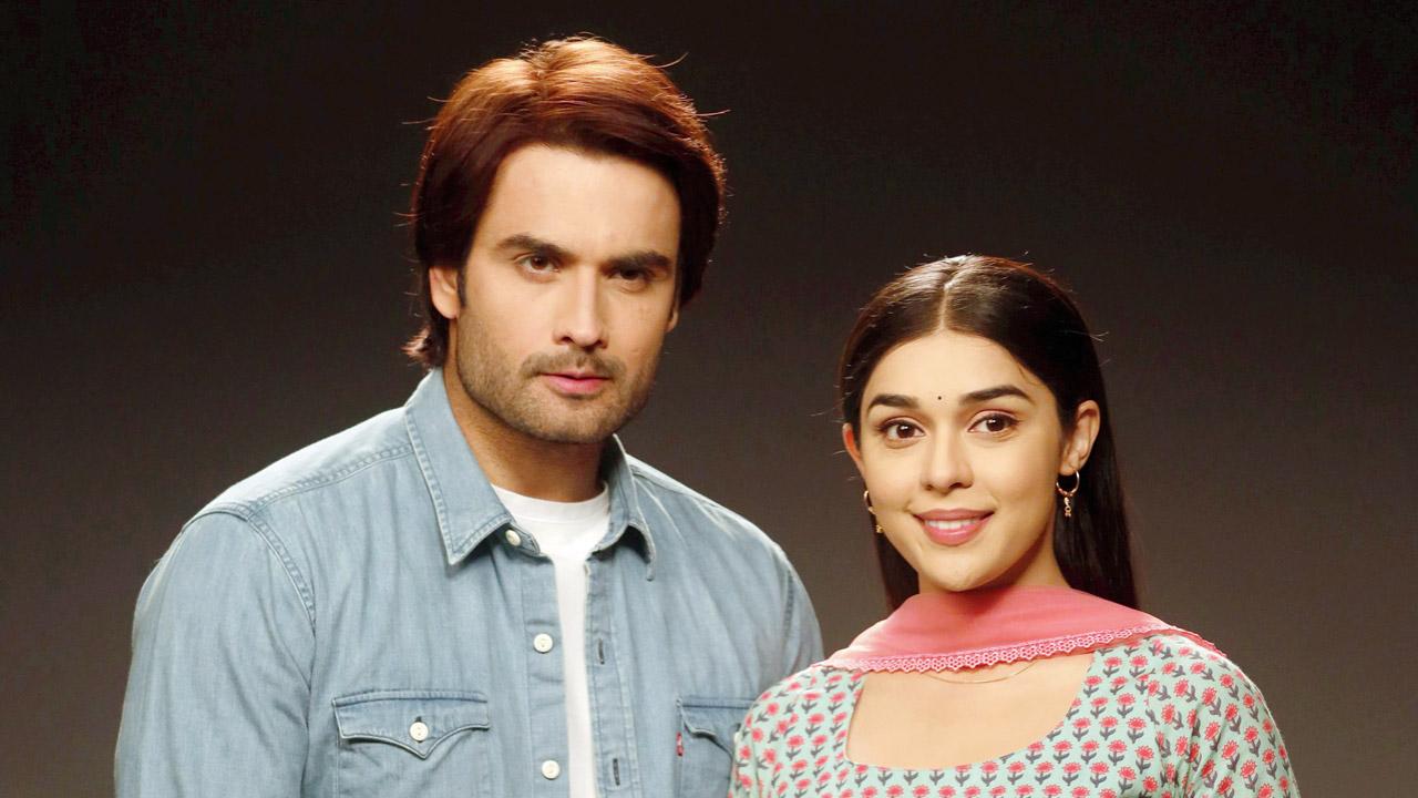 Vivian Dsena, Eisha Singh in Sirf Tum
