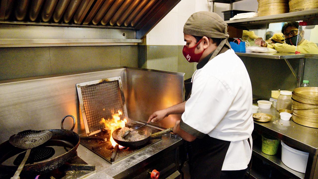 A chef at Soam prepares the lasan ma vagharelo rotlo. Pics/Pradeep Dhivar
