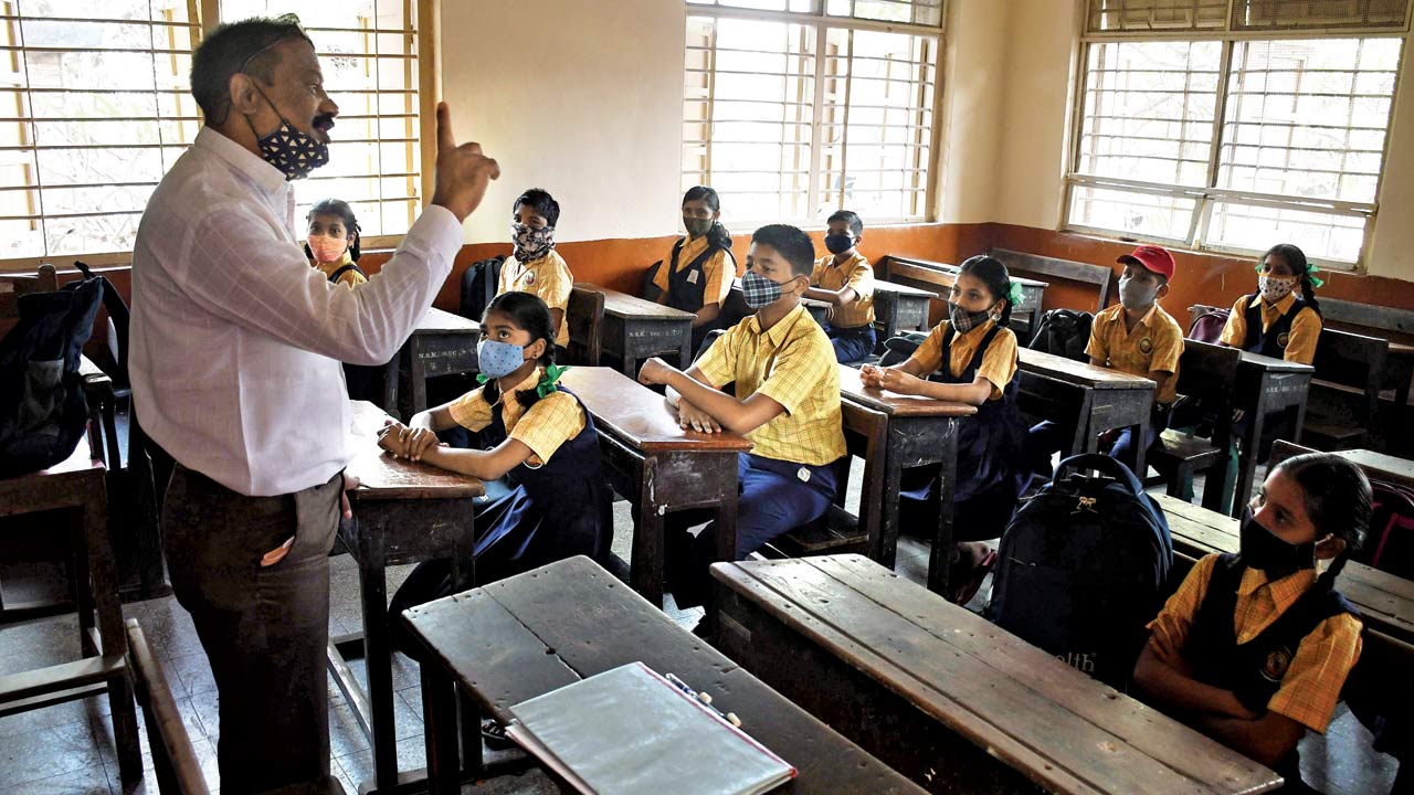 Students attend class at Dnyaneshwar Vidyalaya, Wadala, on December 15. Pic/Ashish Raje