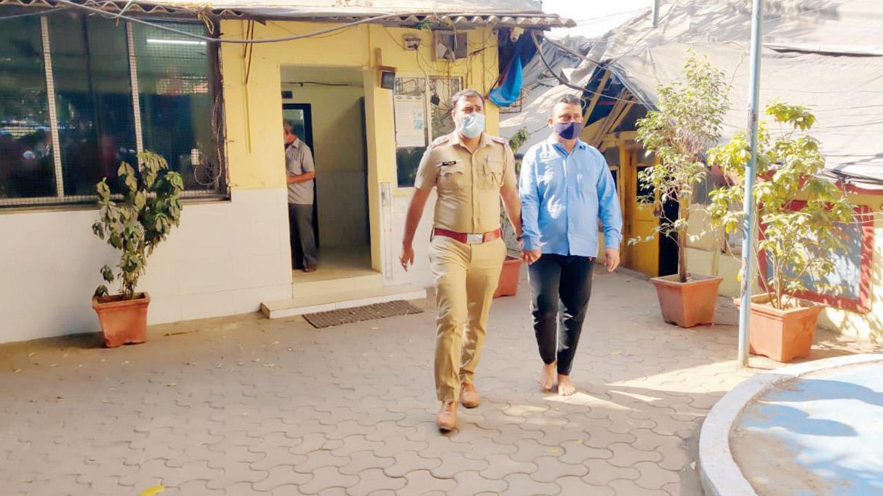 Tantrik in Virar dupes builder of Rs 45 lakh, arrested