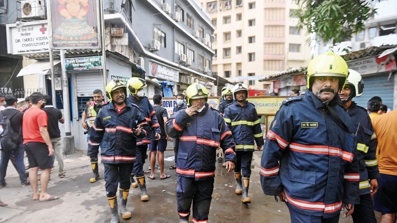 Firefighters at the scene of the mishap on January 22. Pic/Bipin Kokate