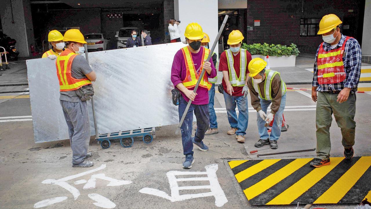 Hong Kong uni covers up Tiananmen crackdown slogan