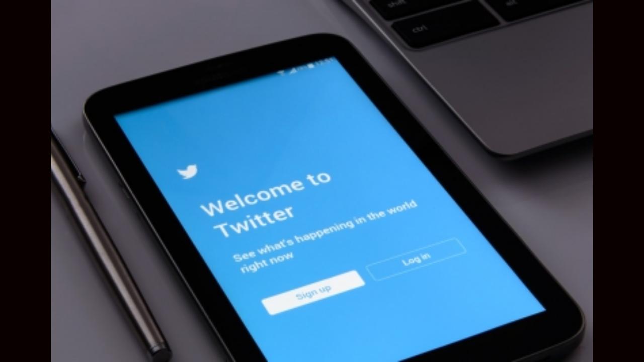 Twitter Blue's new feature allows subscribed iOS users to set NFT as profile pictures