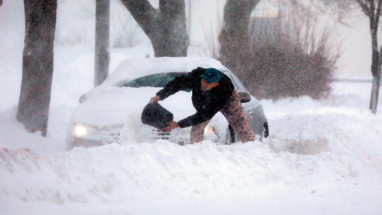 Winter storm whipping northeast US