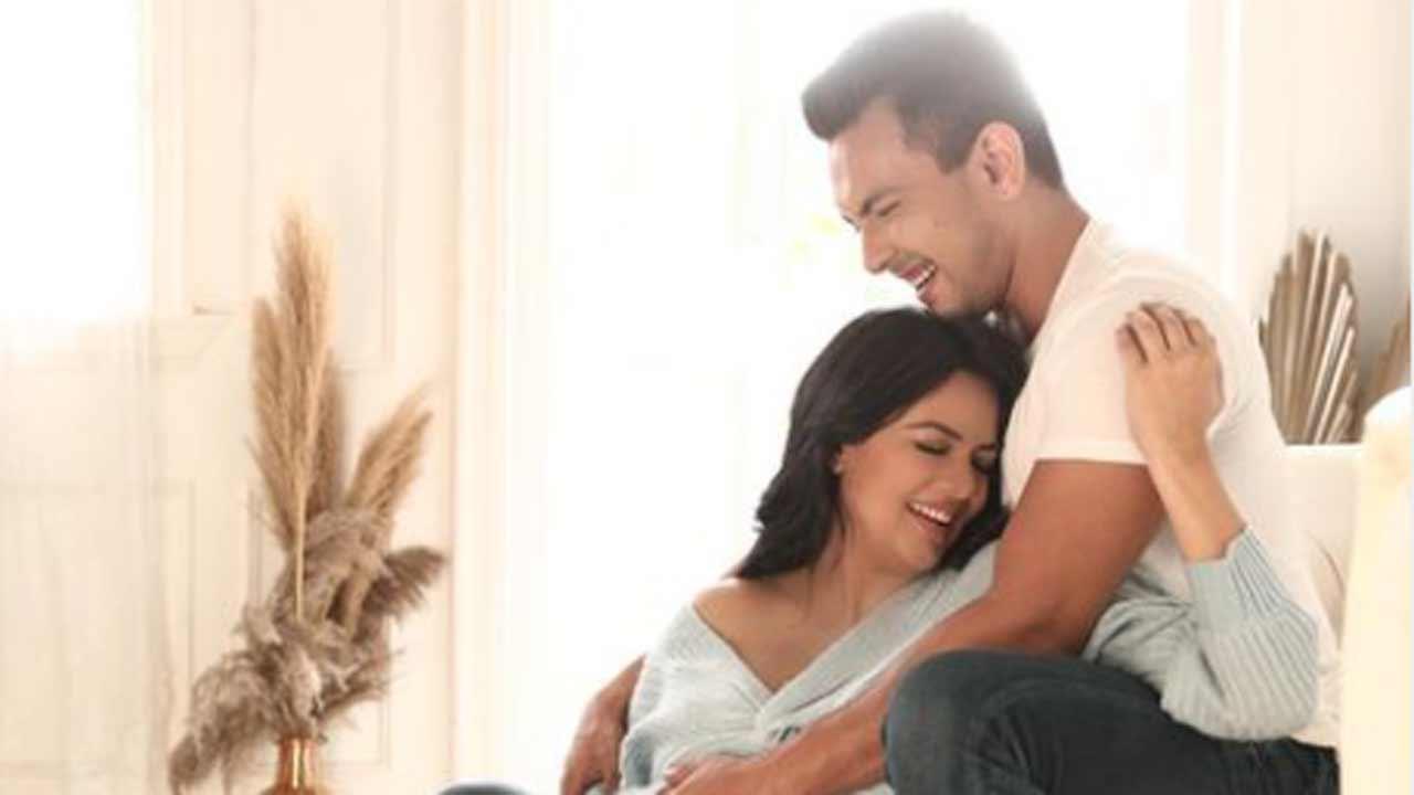 Singer Aditya Narayan and his wife Shweta Agarwal are all set to welcome a new family member soon. On Monday, Aditya took to Instagram and shared the good news with his fans and followers. He dropped a happy photograph of the two in which Shweta's huge baby bump is visible. Read the full story here