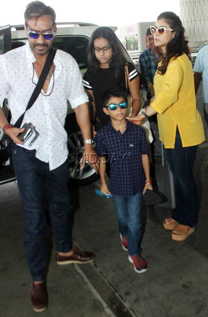 Ajay Devgn with wife Kajol, daughter Nysa and son Yug at the Mumbai airport