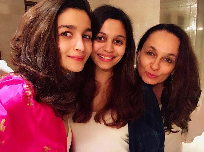 Here's a look at some candid pictures of Alia Bhatt
Alia Bhatt with sister Shaheen and mom Soni Razdan.