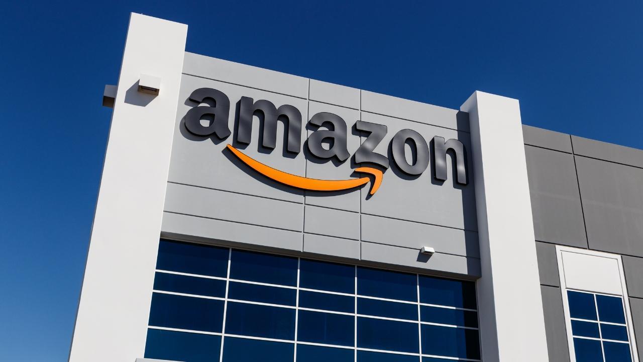 Madhya Pradesh govt to FIR against Amazon for violation of National Flag Code