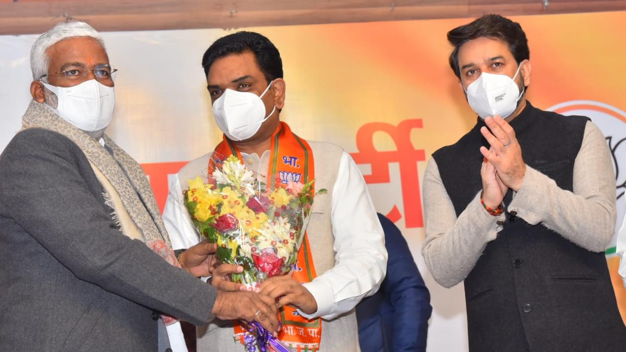Ex-IPS officer Aseem Arun joins BJP