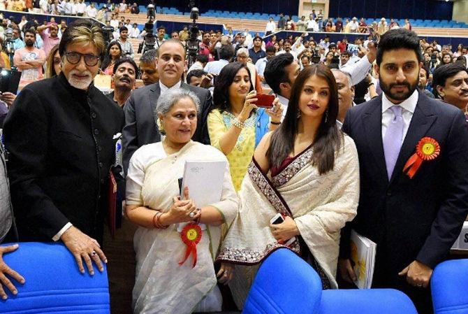 Amitabh Bachchan poses proudly with his family as he receives the national award for his role in 'Pink'.