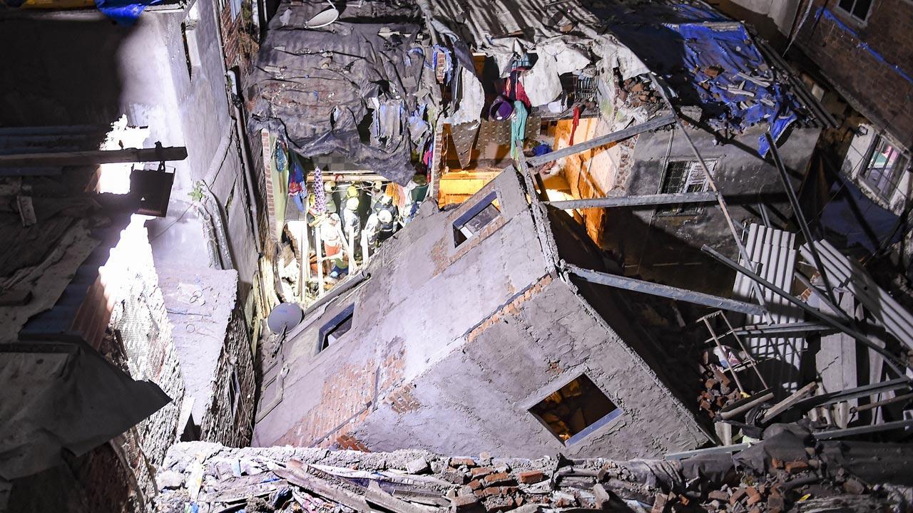 9 people injured in building collapse in Mumbai's Bandra East