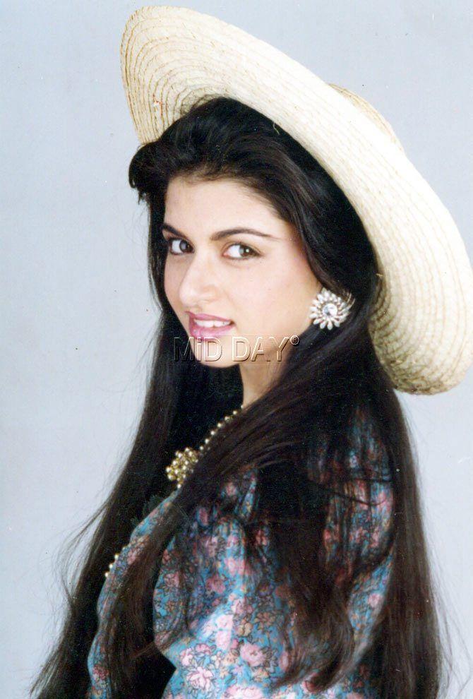 Doesn't Bhagyashree look adorable in this throwback picture? We think so