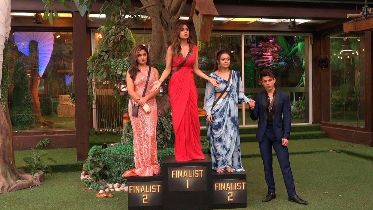 Bigg Boss 15: Salman Khan questions Rakhi Sawant and Tejasswi Prakash's intentions