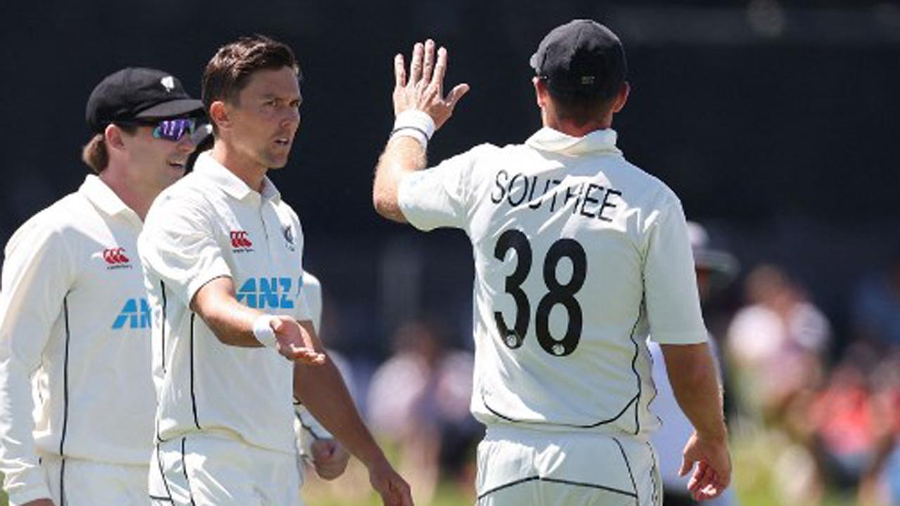 'Lightning' Boult strikes as New Zealand bowl Bangladesh out for 126 on Day 2