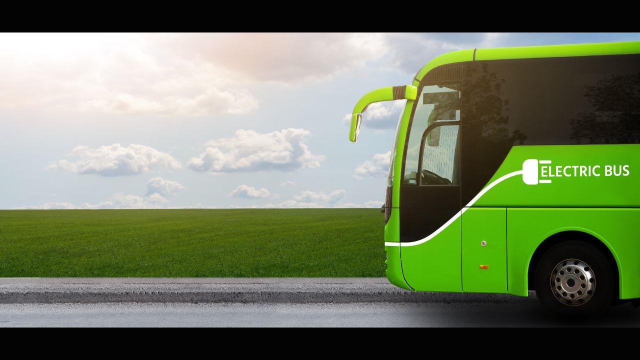 Kanpur: Electric bus mows down bystanders, 6 killed